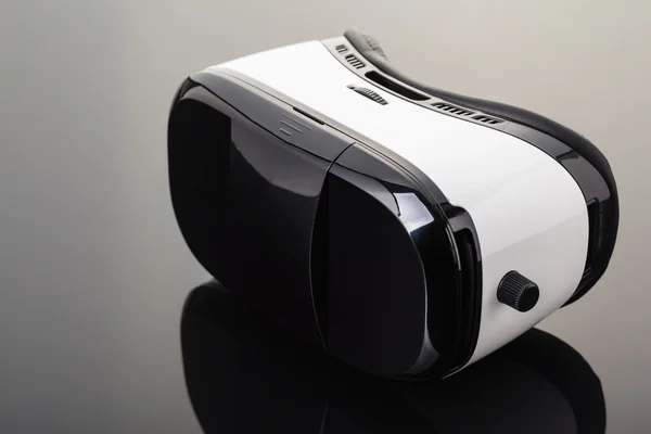 Gafas de realidad virtual sobre superficie negra —  Fotos de Stock