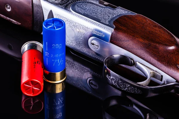 Shotgun on black with shells — Stock Photo, Image