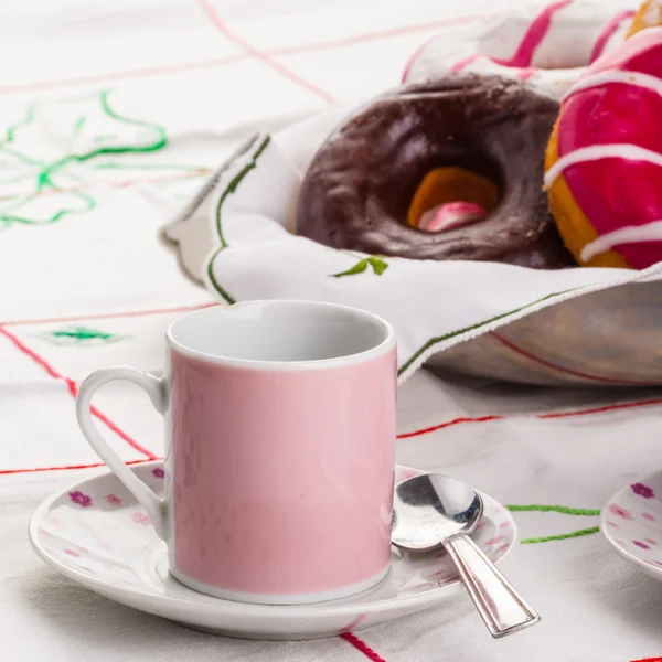 Kaffee und Donuts — Stockfoto