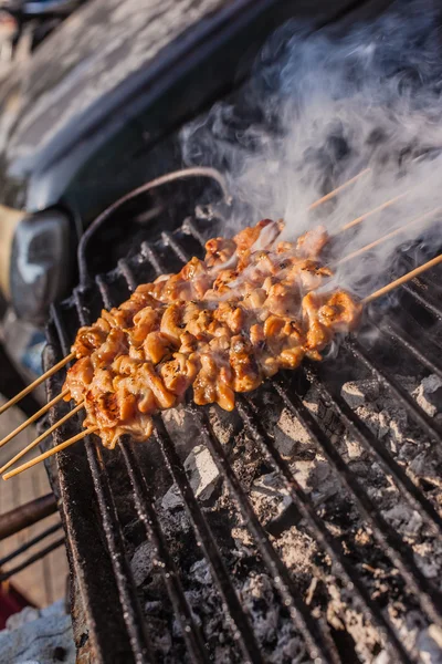 Cooking the skewers — Stock Photo, Image