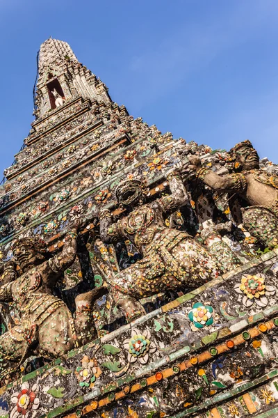 Temple of Dawn guardians — Stock Photo, Image