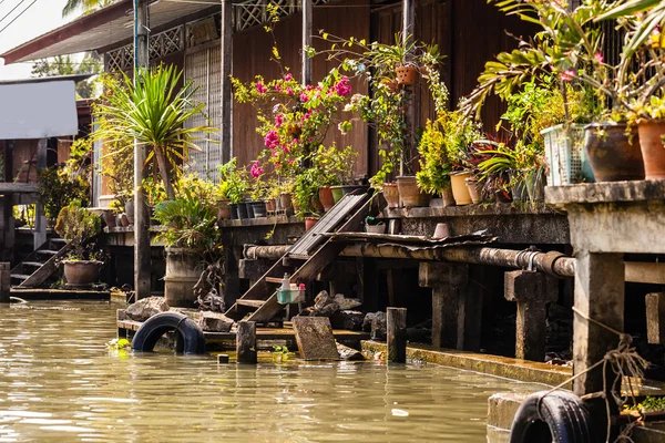 Landsbygdens thailändska hem — Stockfoto