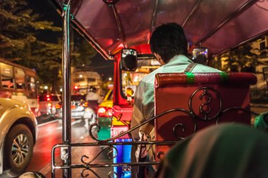 Bir saklardı içinde