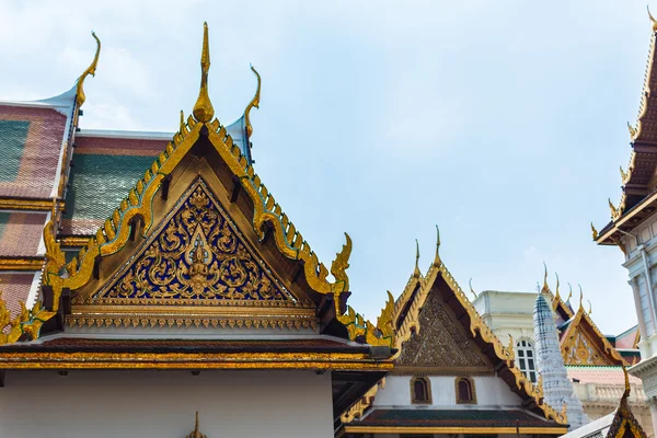 Dach detal w Wat Phra Kaew w Bangkoku — Zdjęcie stockowe