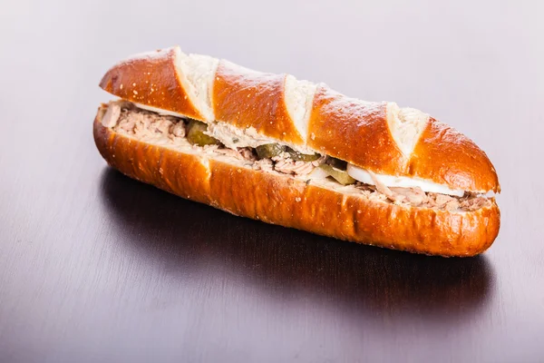 Delizioso sandwich al tonno — Foto Stock