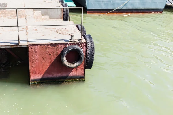 Pontoon with tyres — Stock Photo, Image