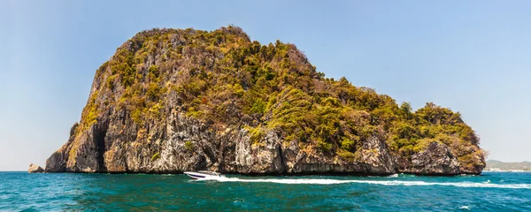 Pequena ilha tropical — Fotografia de Stock