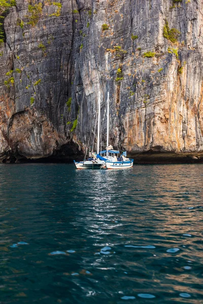 Catamarán grande —  Fotos de Stock