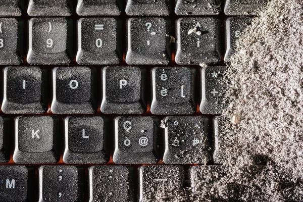 Teclado negro enterrado — Foto de Stock