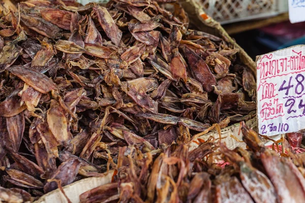 Getrocknete Tintenfische in Bangkok — Stockfoto