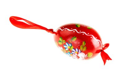 Kırmızı yumurta boyalı