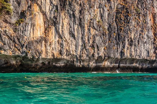 Rock and water — Stock Photo, Image