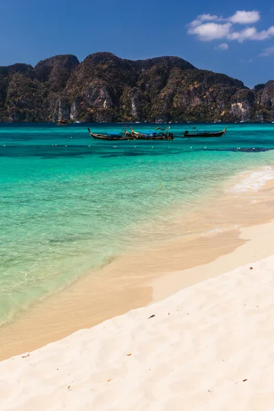 Tranquil beach — Stock Photo, Image