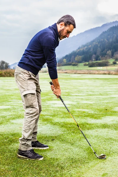 Golfové hráče v noci — Stock fotografie