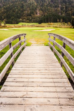 Golf sahası için ahşap köprü