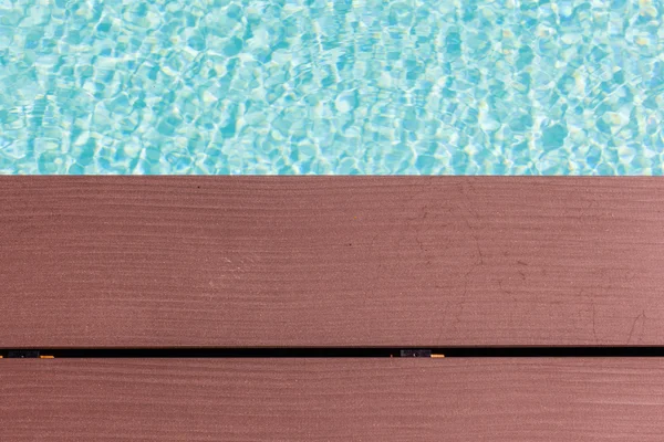 Tablones de madera junto a la piscina —  Fotos de Stock