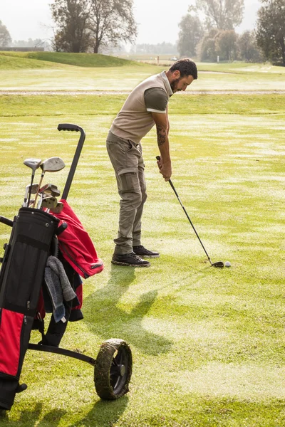 Tranquil golf player — Stock Photo, Image