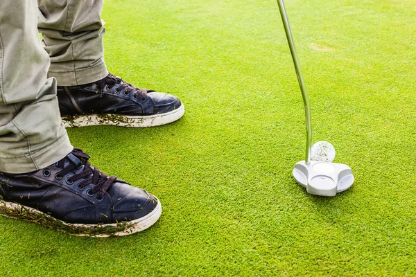 Golfista sul verde — Foto Stock