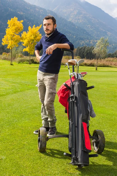 Jogador de golfe bonito — Fotografia de Stock