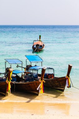 uzun kuyruk tekneler