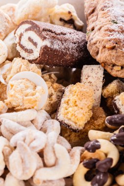 Hamur işleri yığını