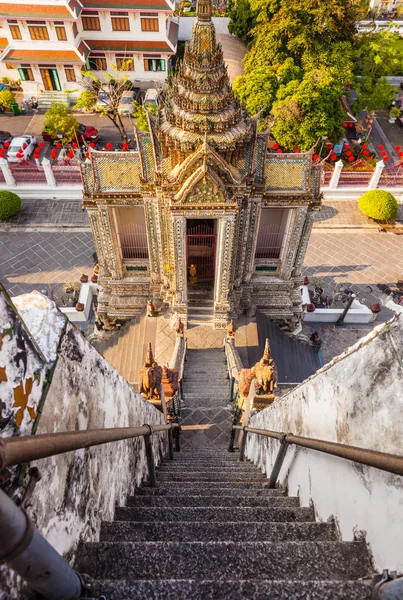 Wat arun templo escadaria — Fotografia de Stock