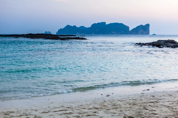 Phi Phi island dawn — Stockfoto