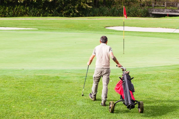 Strolling on the golf course — Stock Photo, Image
