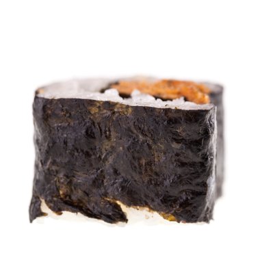 Ton balığı maki sushi izole