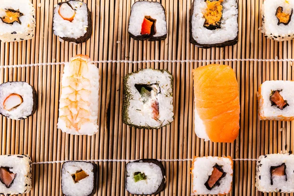 Assetto stuoia sushi — Foto Stock