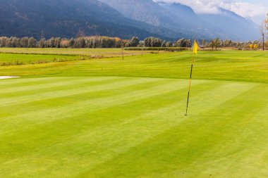 Pastoral golf sahası görünümü