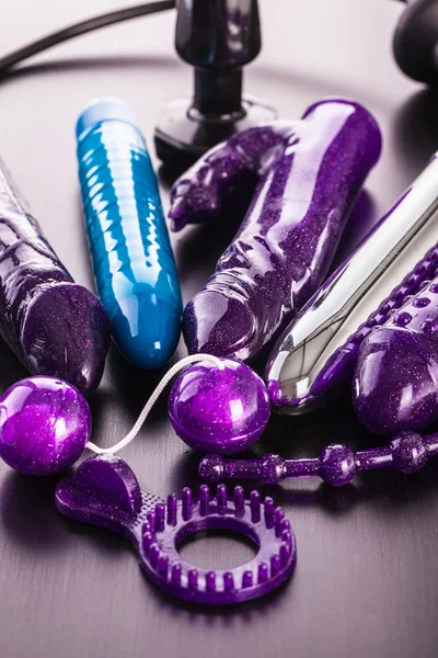 Sapıkça seks oyuncak koleksiyonu