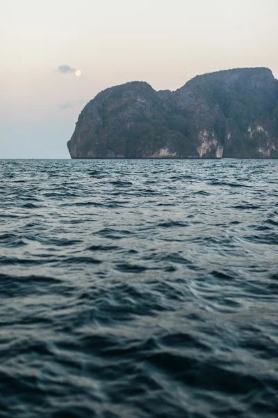 Thai Cliff at sunrise — Stock Photo, Image