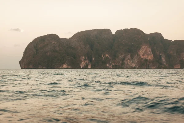 Thai Cliff at dawn — Stock Photo, Image