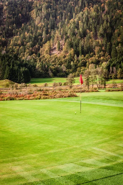 Idílico hoyo de golf —  Fotos de Stock