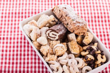 geleneksel ev yapımı hamur işleri