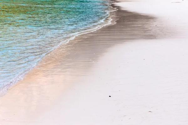 Shoreline on the beach — Stock Photo, Image