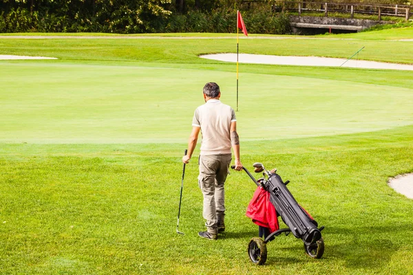Approaching a golf hole — Stock Photo, Image