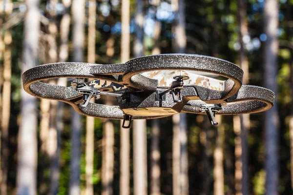 Drone na floresta — Fotografia de Stock