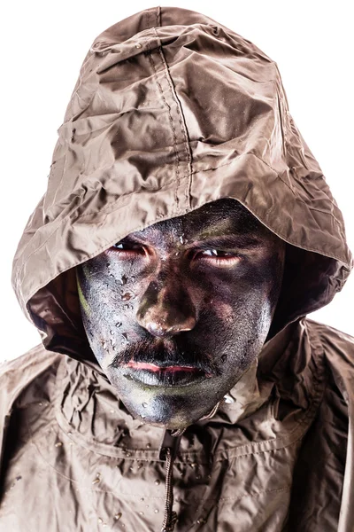 Soldado com capa de chuva — Fotografia de Stock