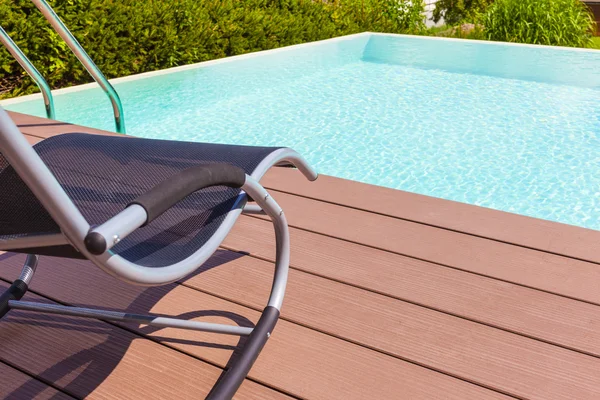 Pool deck chair — Stock Photo, Image