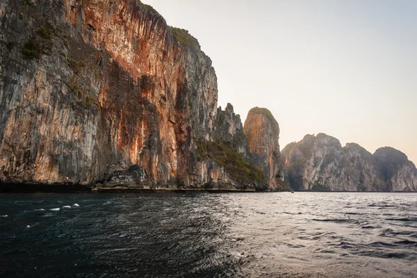 Phi Phi Leh al amanecer —  Fotos de Stock