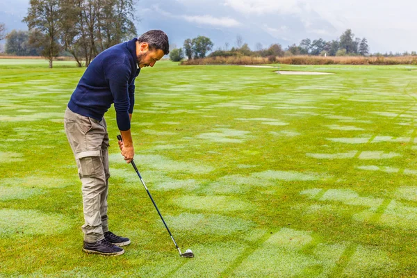 Konzentration beim Golfen — Stockfoto