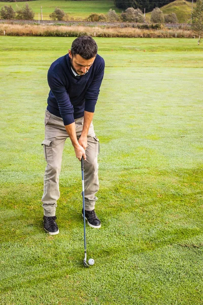 Man die golf speelt — Stockfoto