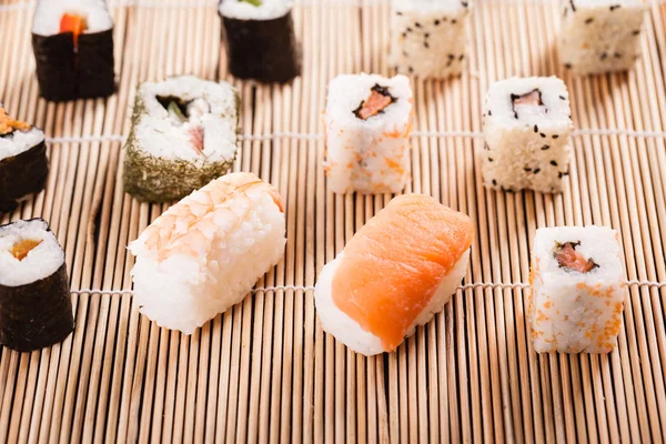 Refeição clássica de sushi — Fotografia de Stock