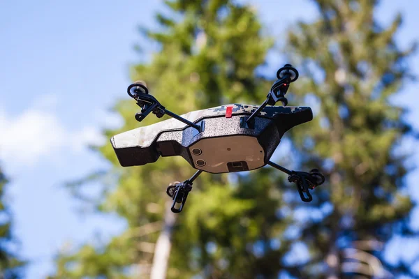 Vôo drone scout — Fotografia de Stock