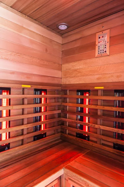 Drewniane wnętrze sauny podczerwieni — Zdjęcie stockowe
