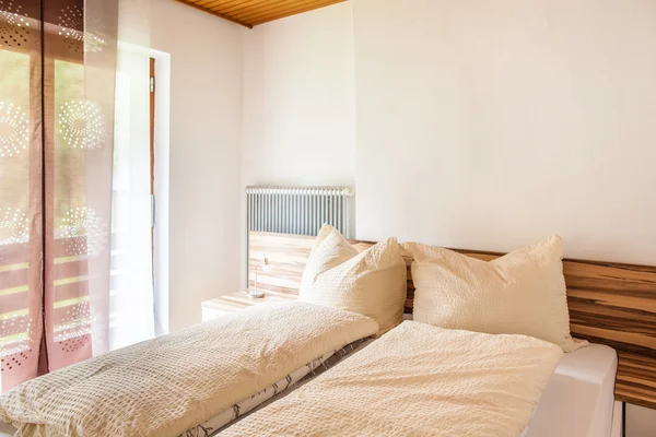 Cozy white Bedroom — Stock Photo, Image