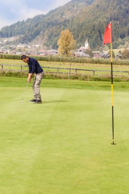Golf hills delik