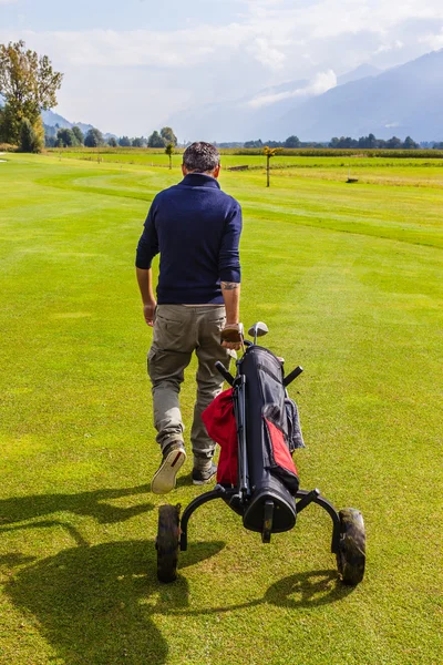 Chodzenie na pole golfowe — Zdjęcie stockowe